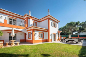 4 Bedrooom Private Villa Ribeiro I Pool, BBQ, AC, WIFI, BEACH